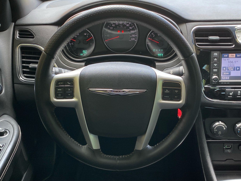 2012 Chrysler 200 Image 16