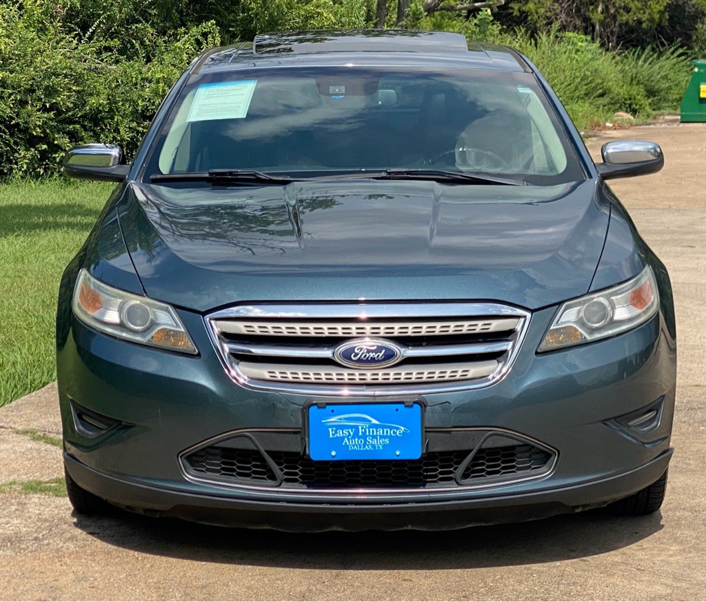 2010 Ford Taurus Image 2