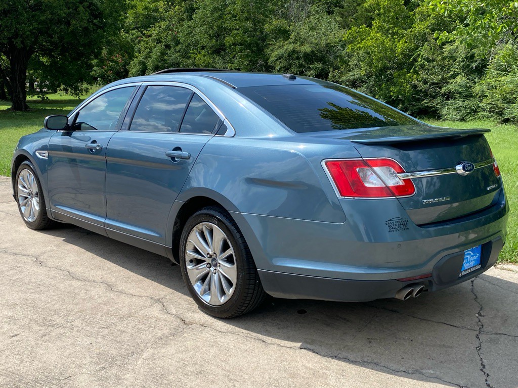2010 Ford Taurus Image 4
