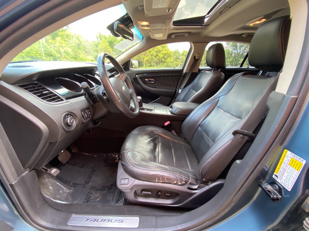 2010 Ford Taurus Image 8
