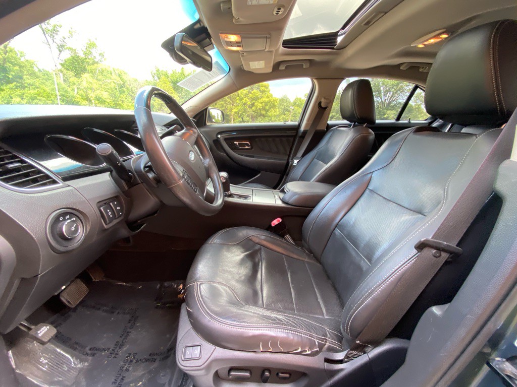 2010 Ford Taurus Image 9