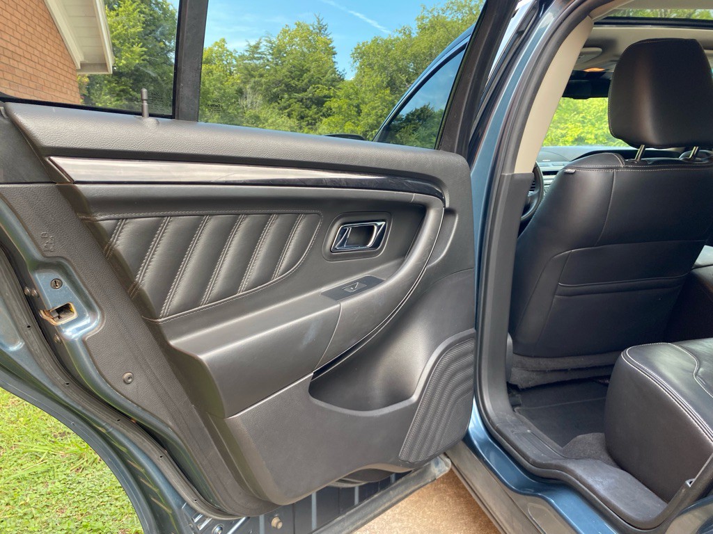 2010 Ford Taurus Image 10
