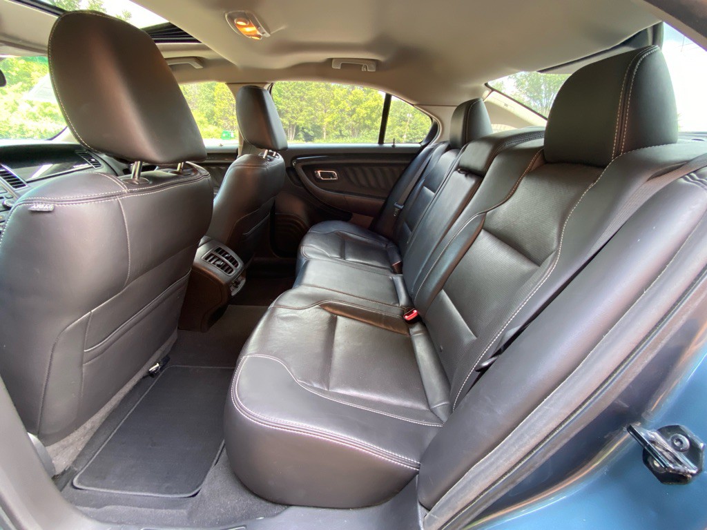 2010 Ford Taurus Image 11