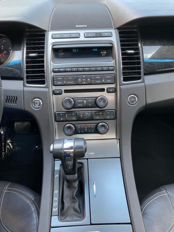 2010 Ford Taurus Image 18