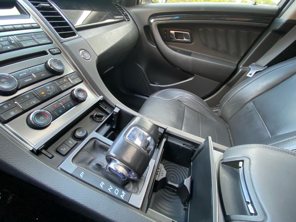 2010 Ford Taurus Image 19