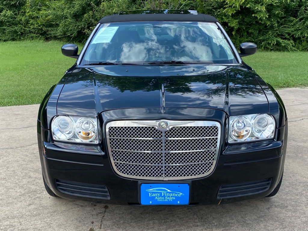 2007 Chrysler 300 Image 2