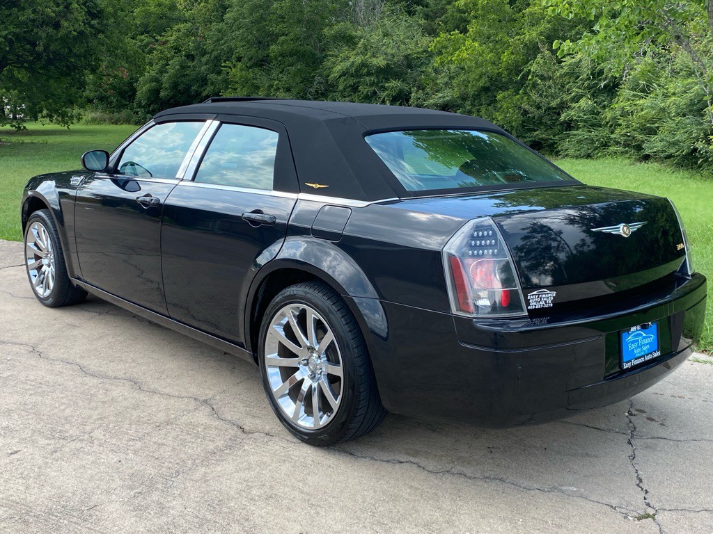 2007 Chrysler 300 Image 4