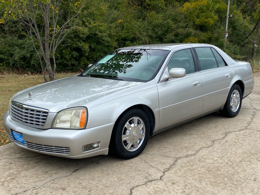 2004 Cadillac DeVille Image 2