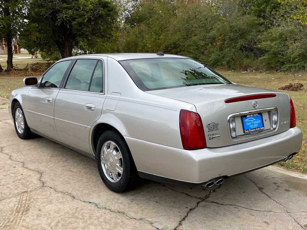 2004 Cadillac DeVille Image 4