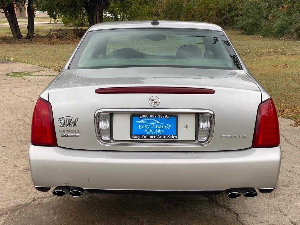 2004 Cadillac DeVille Image 5