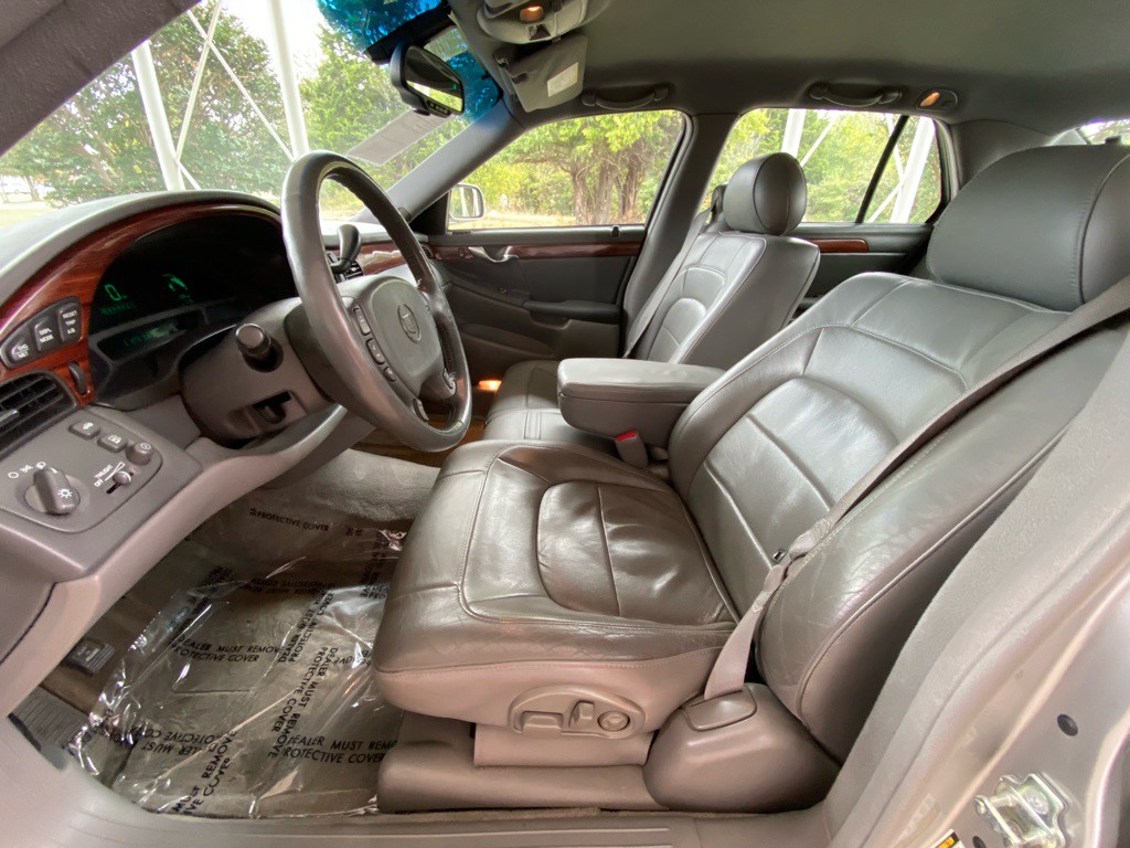 2004 Cadillac DeVille Image 7