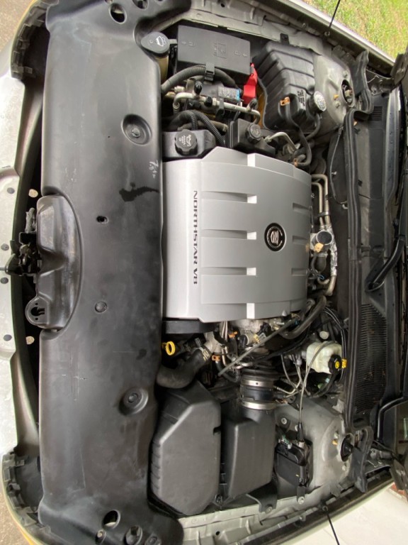 2004 Cadillac DeVille Image 14