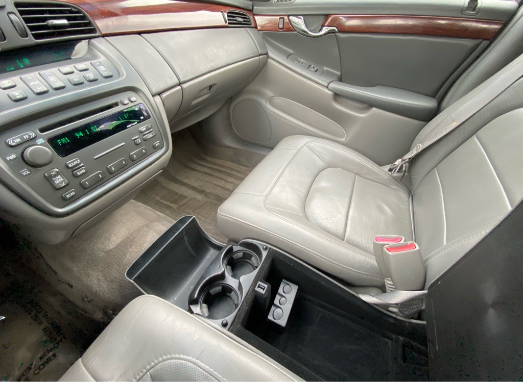 2004 Cadillac DeVille Image 15