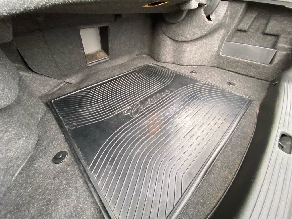 2004 Cadillac DeVille Image 19