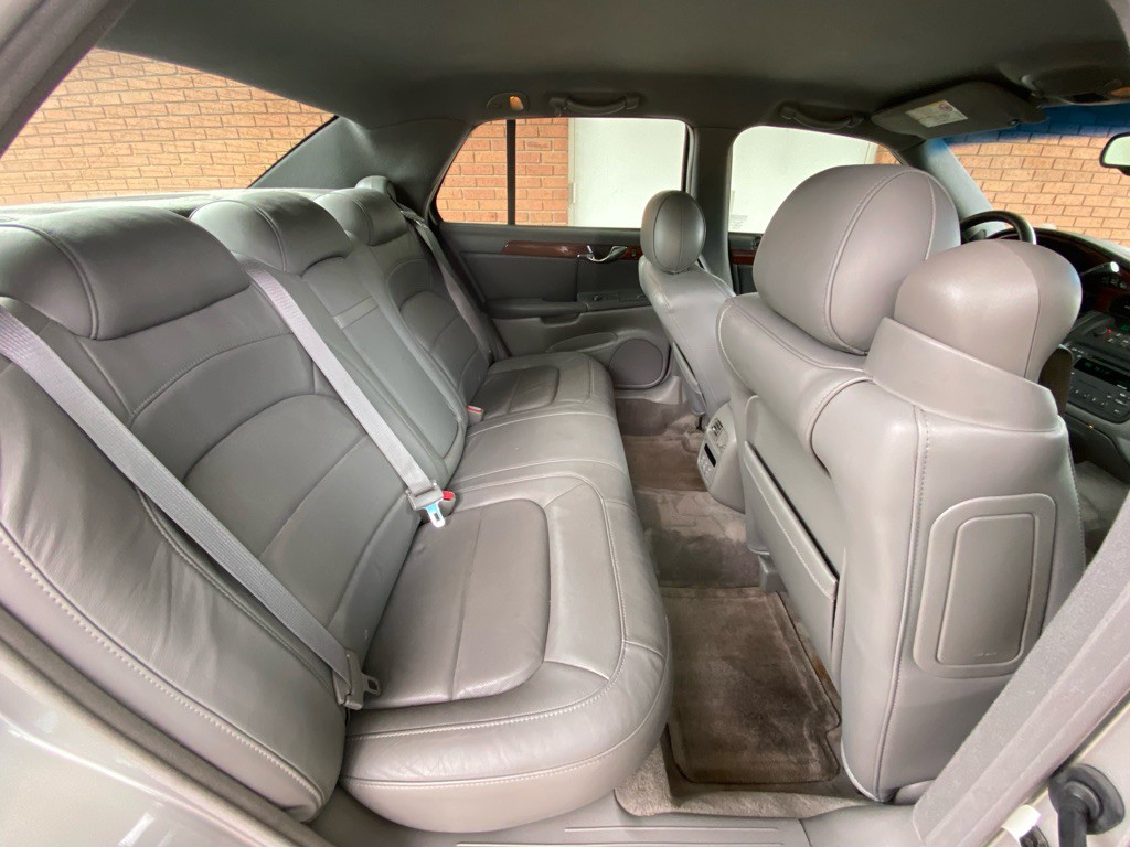 2004 Cadillac DeVille Image 20