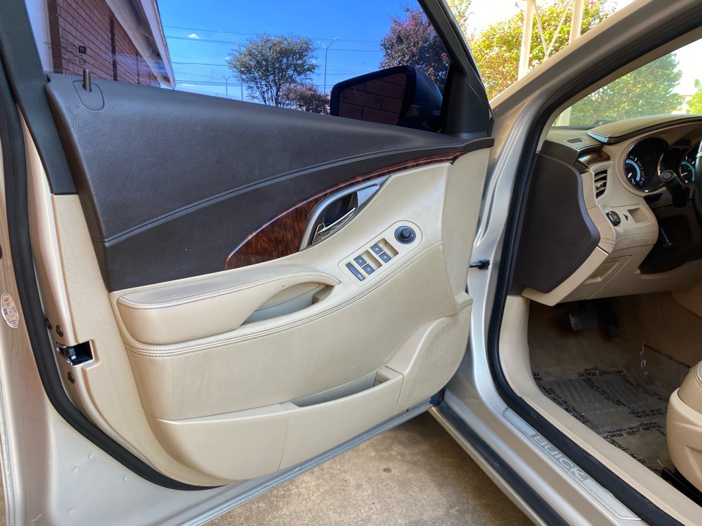 2012 Buick Lacrosse Image 8
