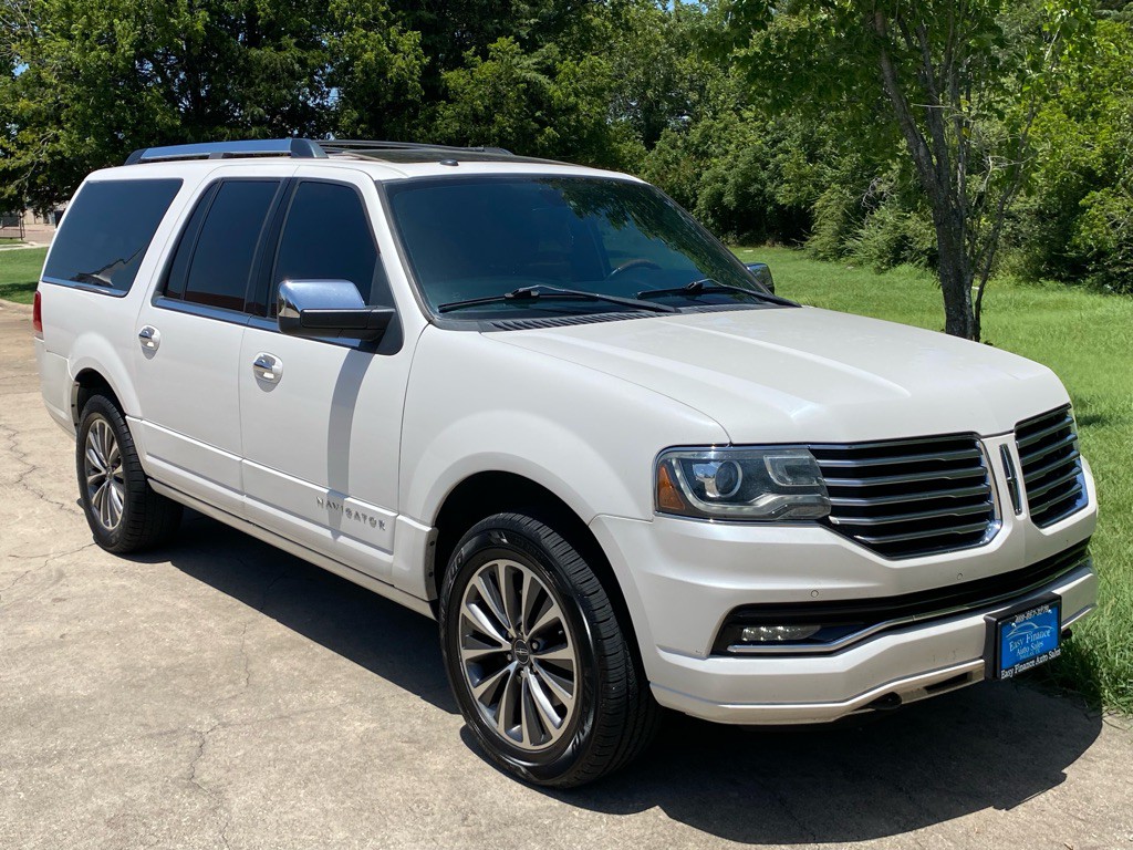 2015 Lincoln Navigator Image 3