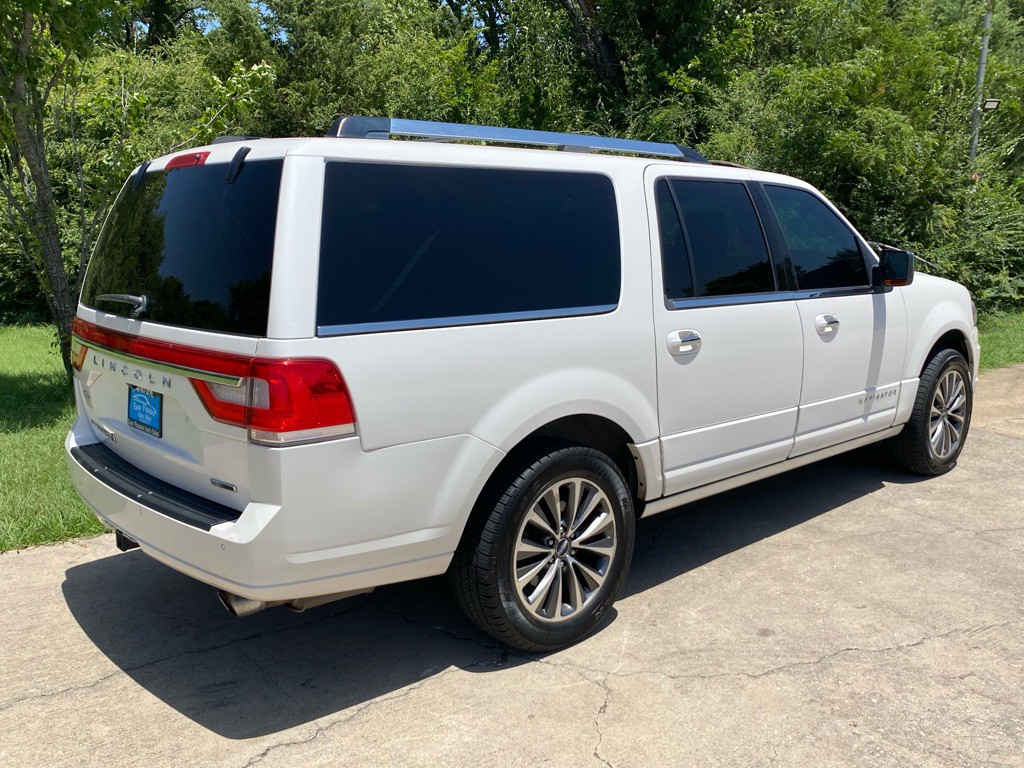 2015 Lincoln Navigator Image 4