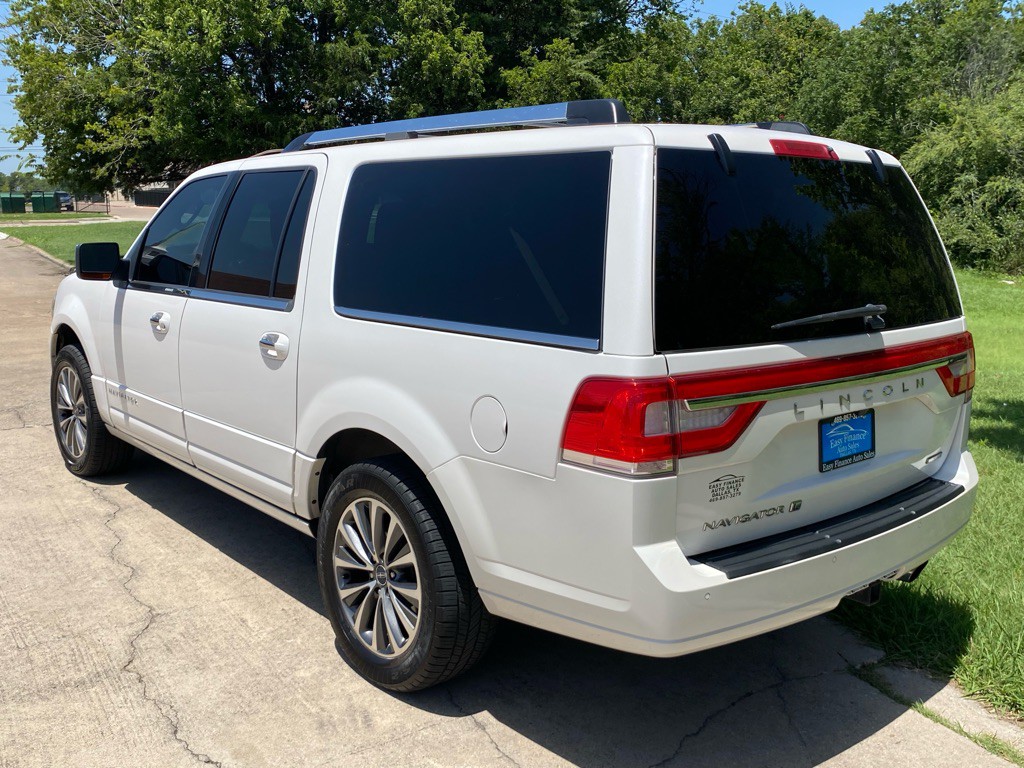 2015 Lincoln Navigator Image 6