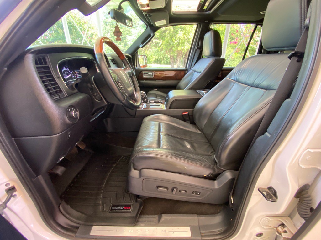 2015 Lincoln Navigator Image 9