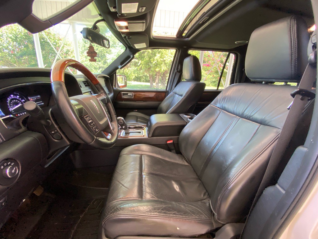 2015 Lincoln Navigator Image 10