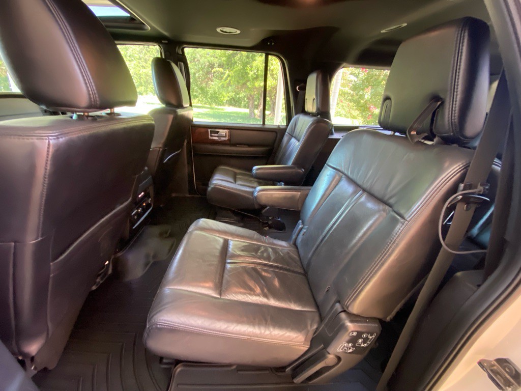2015 Lincoln Navigator Image 12