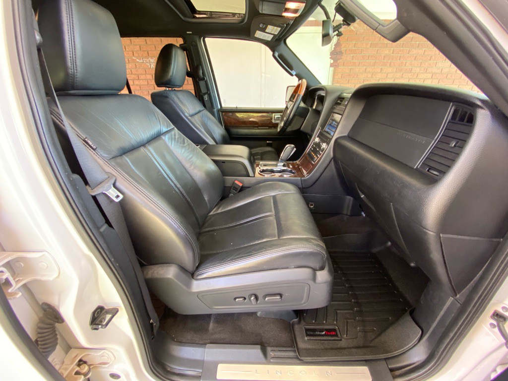 2015 Lincoln Navigator Image 23