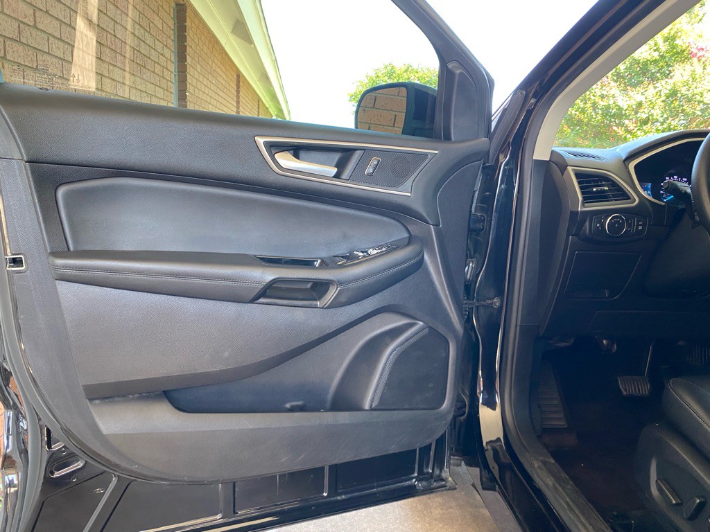2020 Ford Edge Image 8