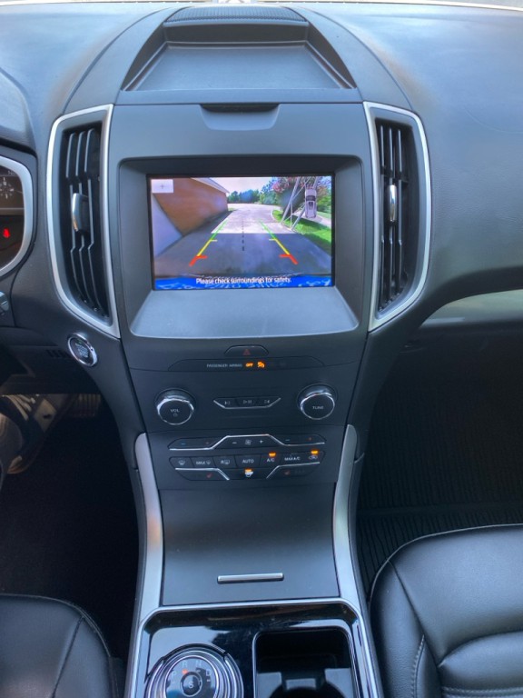 2020 Ford Edge Image 17