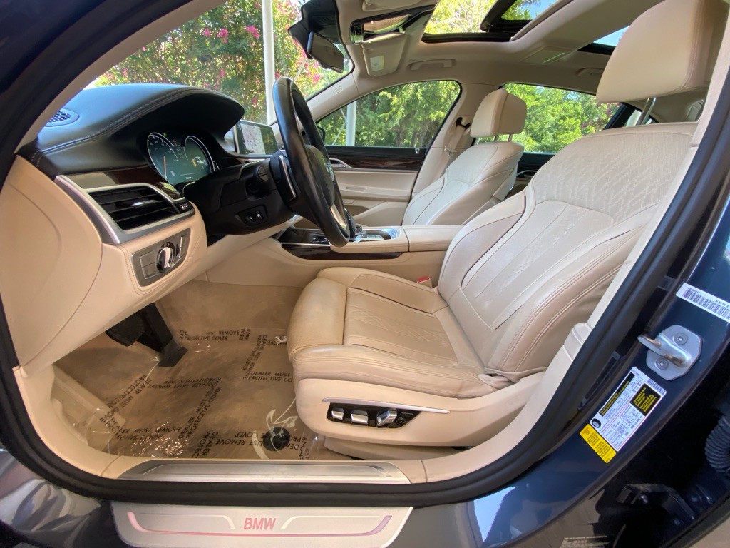 2016 BMW 7 Series Image 9