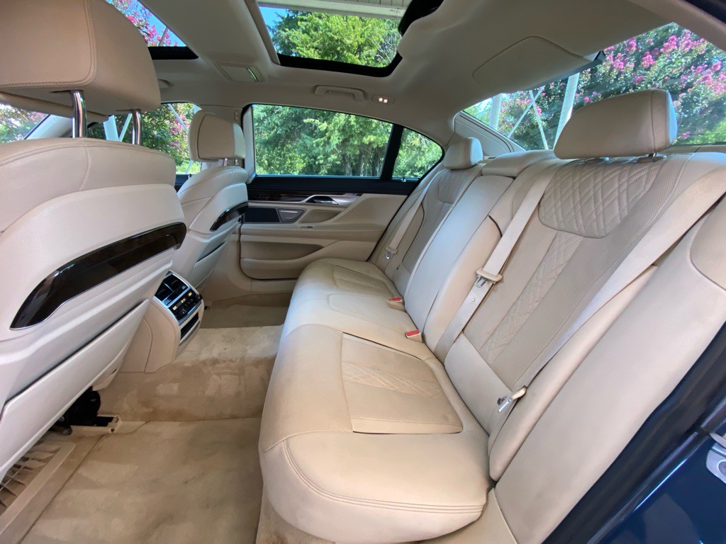 2016 BMW 7 Series Image 12