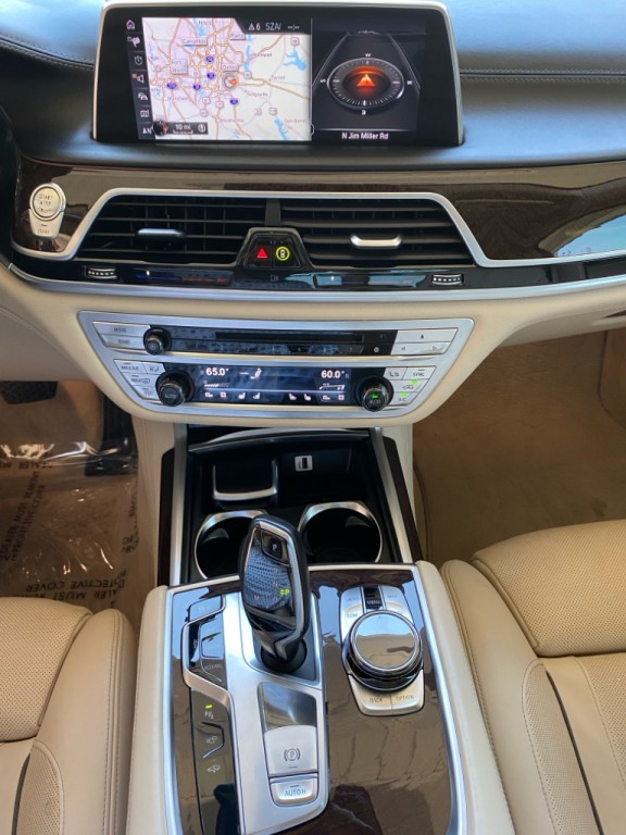 2016 BMW 7 Series Image 19