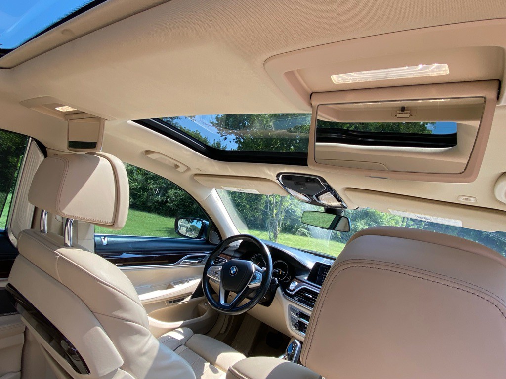 2016 BMW 7 Series Image 23