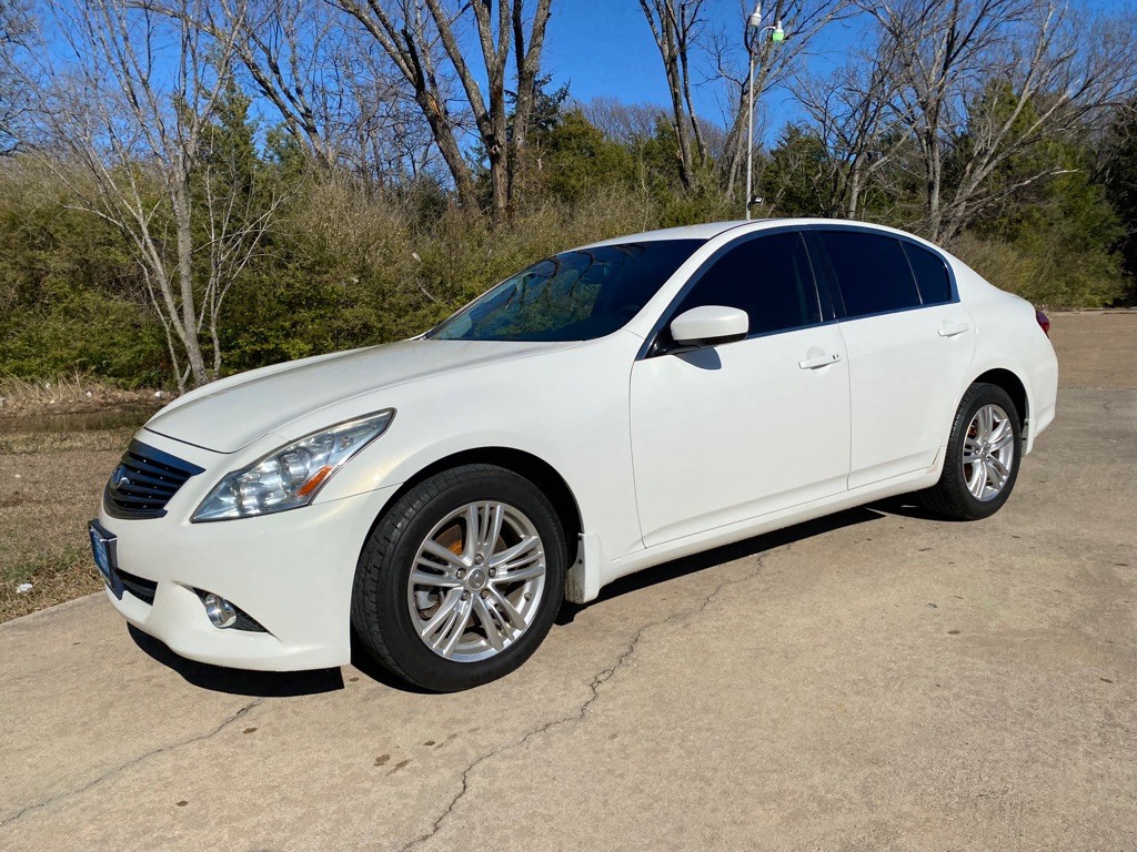2011 INFINITI G37 Image 3
