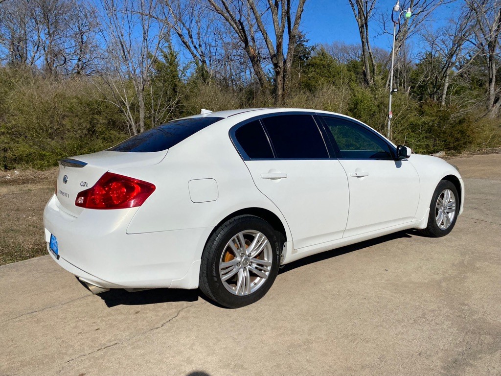 2011 INFINITI G37 Image 4