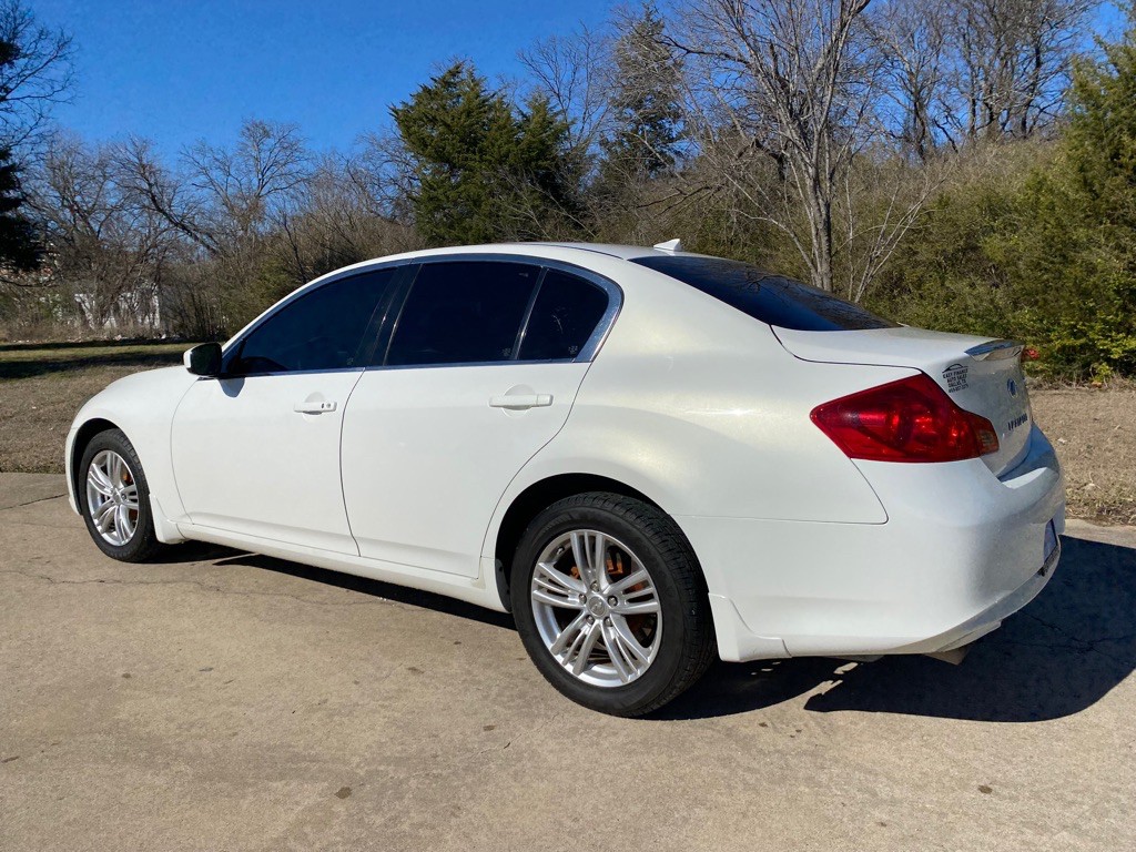 2011 INFINITI G37 Image 5