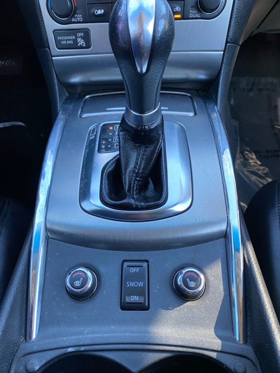 2011 INFINITI G37 Image 9