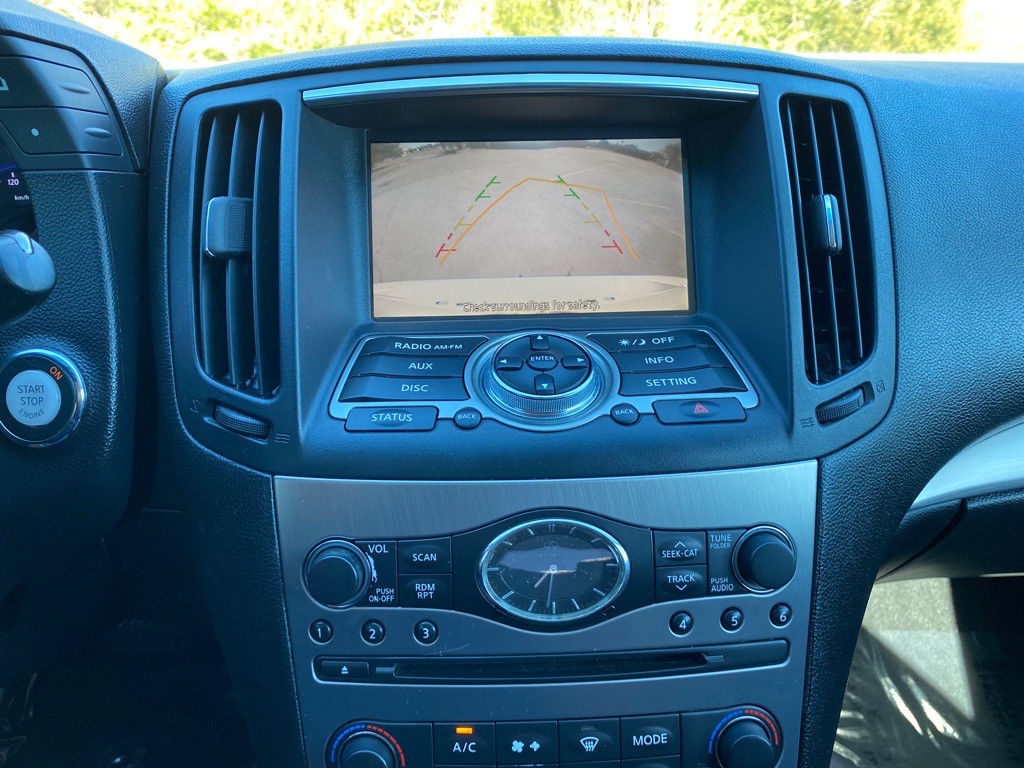 2011 INFINITI G37 Image 10
