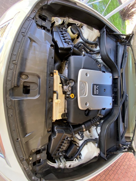 2011 INFINITI G37 Image 12