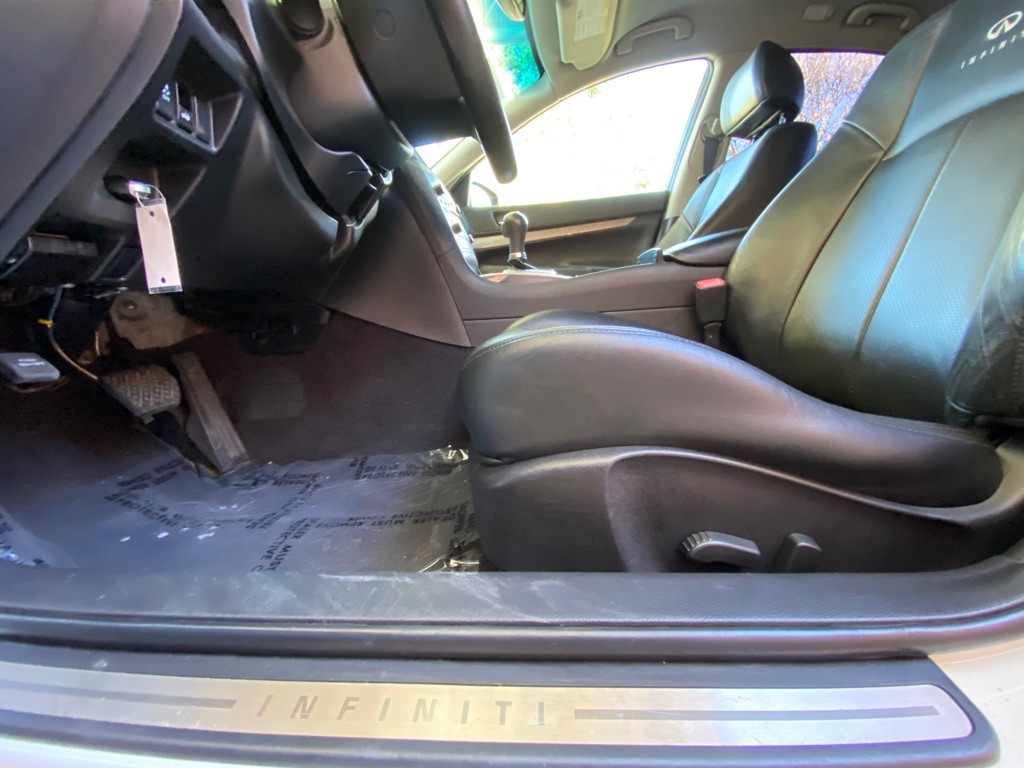 2011 INFINITI G37 Image 13
