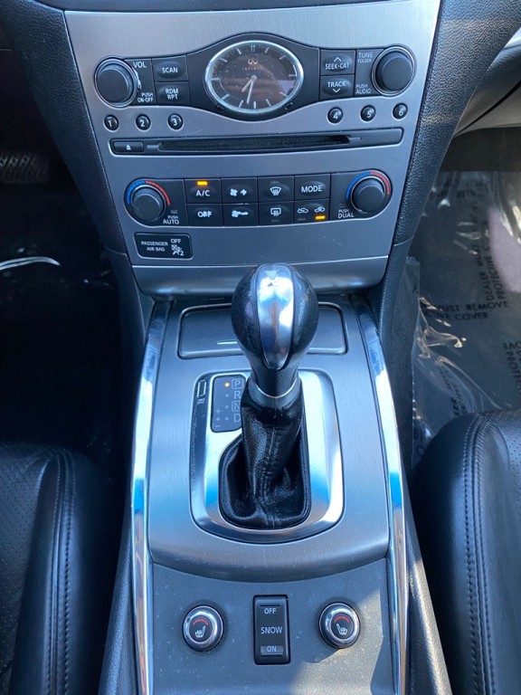 2011 INFINITI G37 Image 16