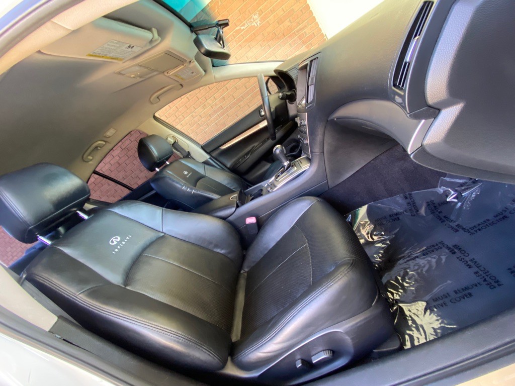 2011 INFINITI G37 Image 17