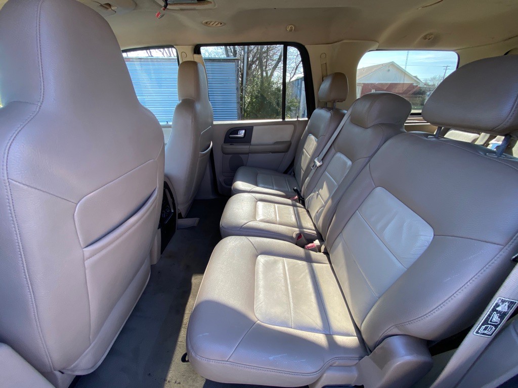 2003 Ford Expedition Image 7