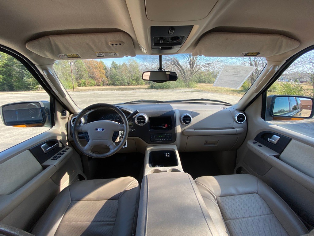 2003 Ford Expedition Image 12
