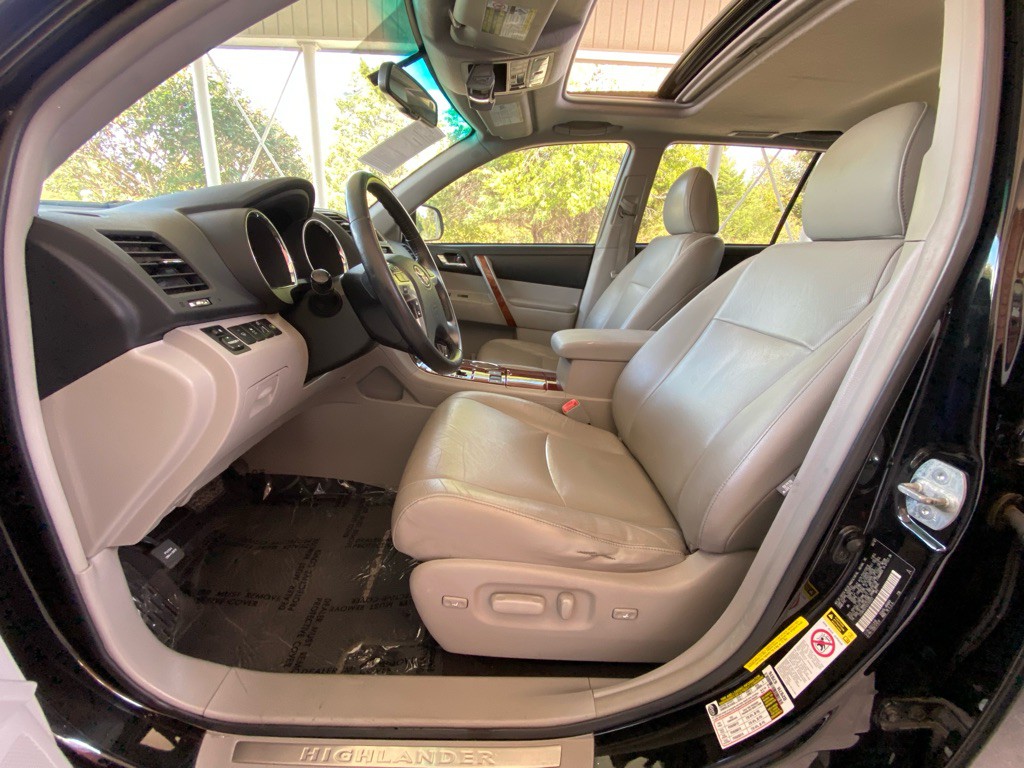 2012 Toyota Highlander Image 8