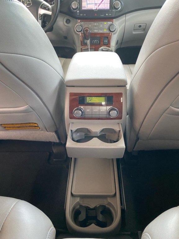 2012 Toyota Highlander Image 14