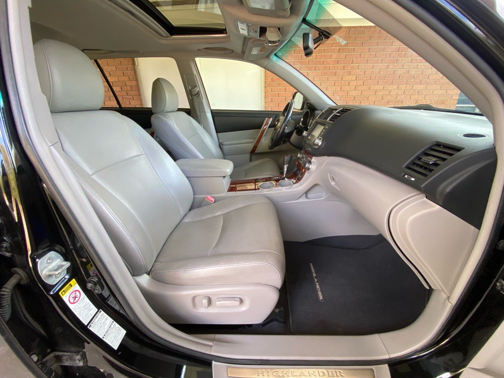 2012 Toyota Highlander Image 16