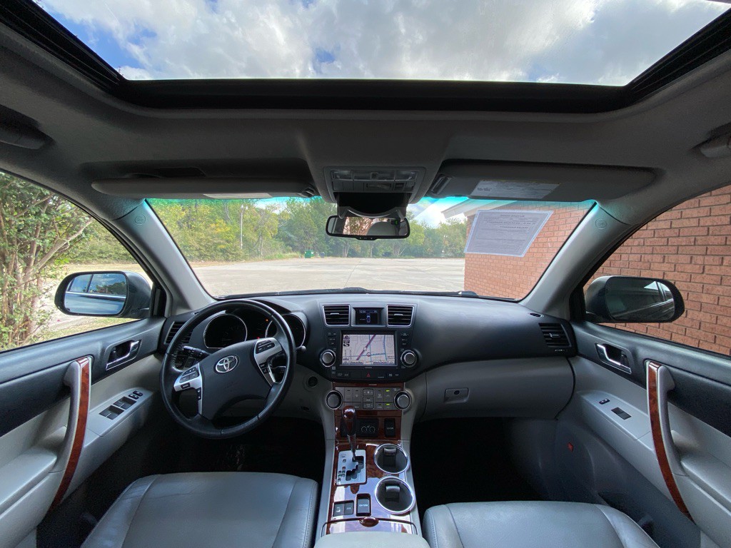 2012 Toyota Highlander Image 17