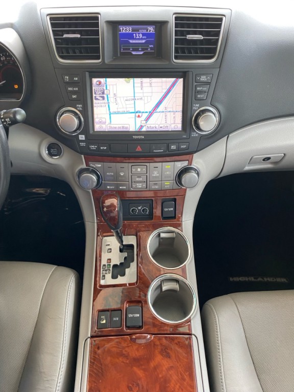 2012 Toyota Highlander Image 18