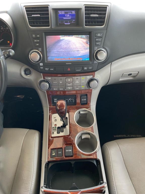 2012 Toyota Highlander Image 19